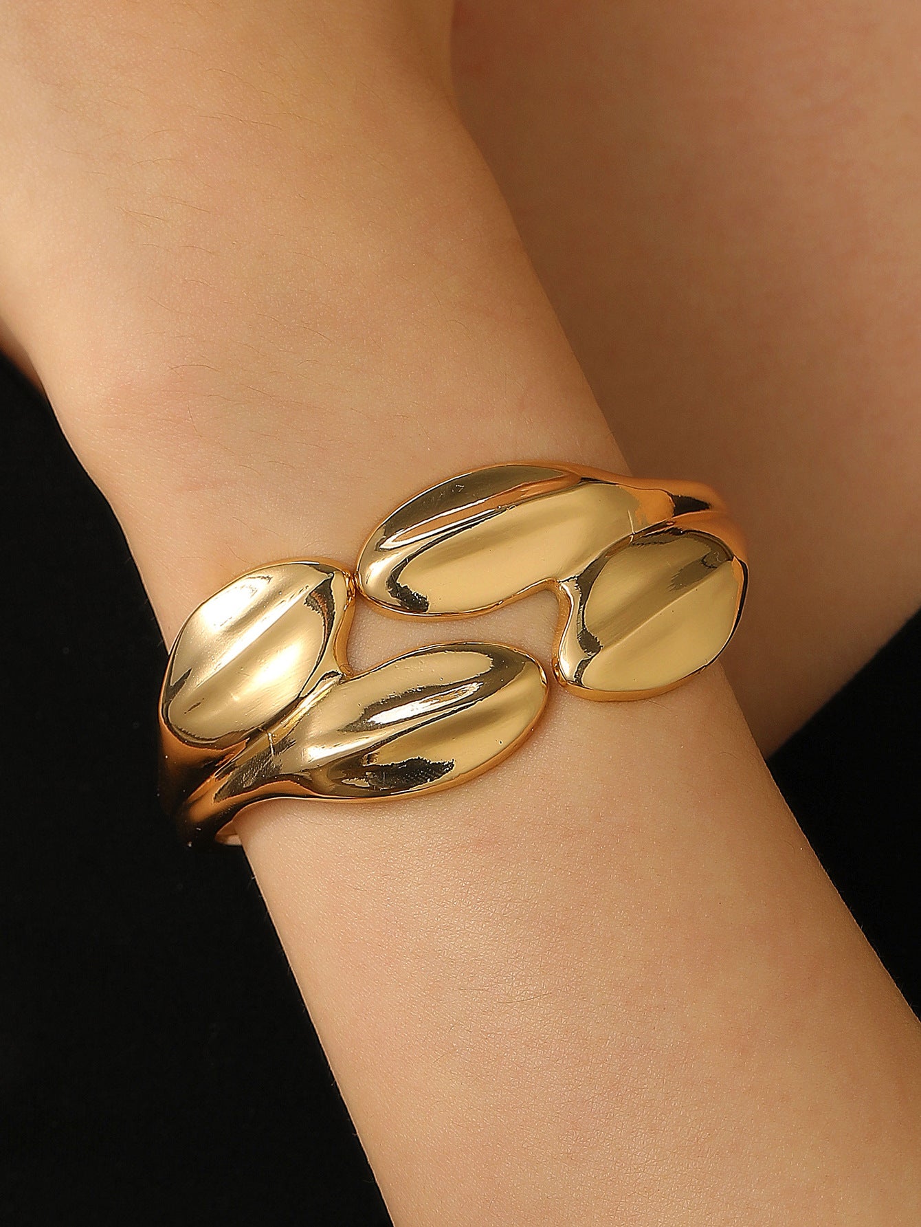 Wholesale suit Golden Glow Irregular Bracelet